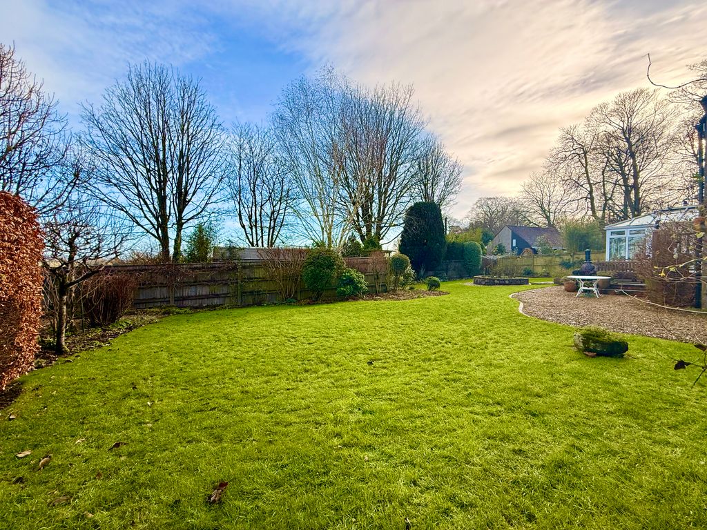 Property photo 2 of 19 Garden