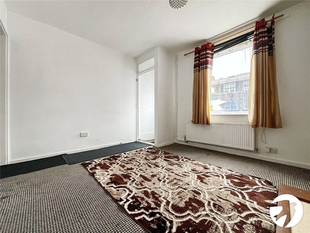 Property photo 2 of 13 Picture No. 12