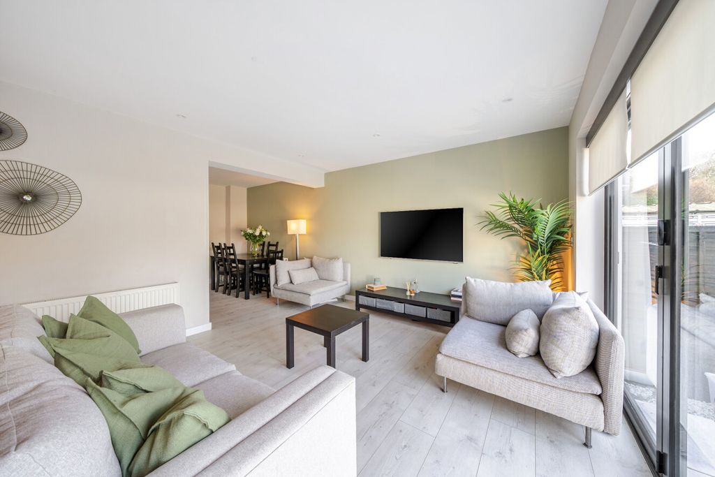 Property photo 3 of 25 1410990-8-6994422...