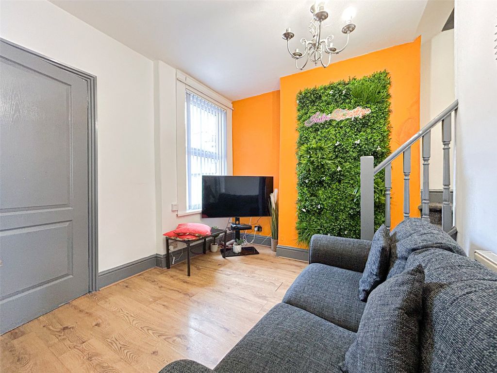 Property photo 3 of 8 Picture No. 05