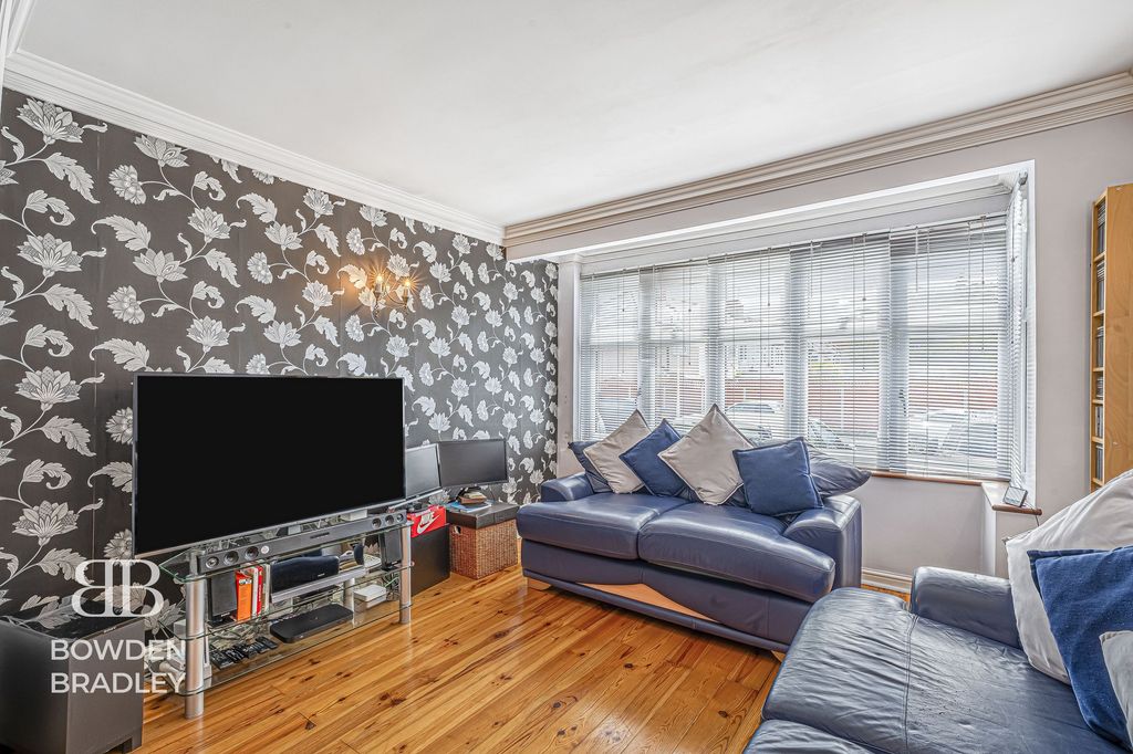 Property photo 2 of 17