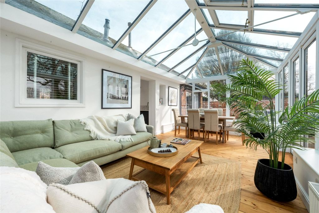 Property photo 2 of 19 Conservatory