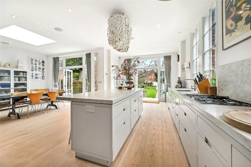 Property photo 1 of 17 Kitchen