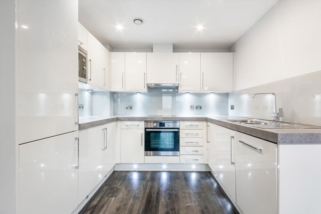 Property photo 2 of 14 Image