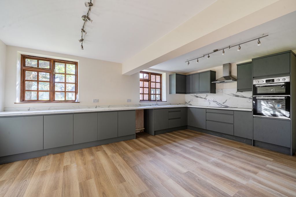 Property photo 2 of 22 1536544 (6)
