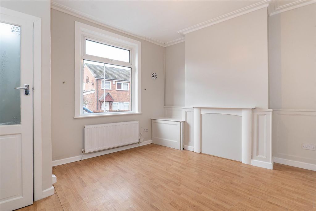 Property photo 2 of 19 Lounge