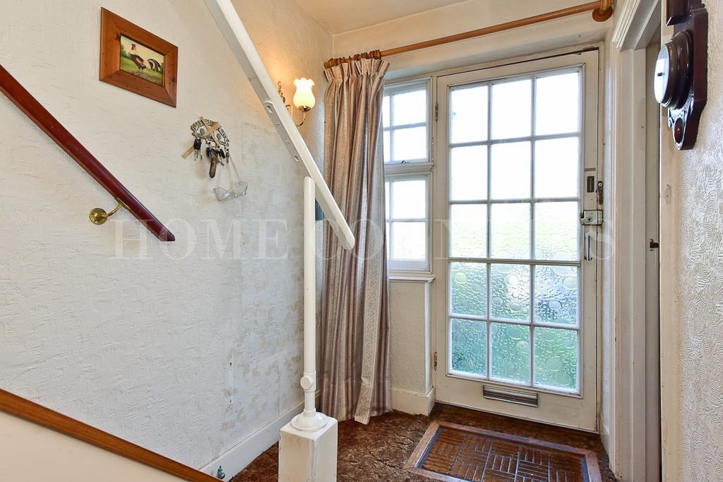 Property photo 2 of 27