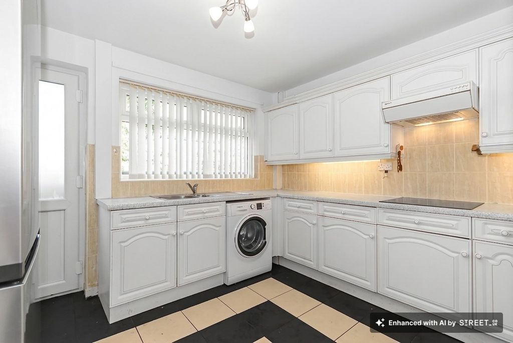 Property photo 2 of 27