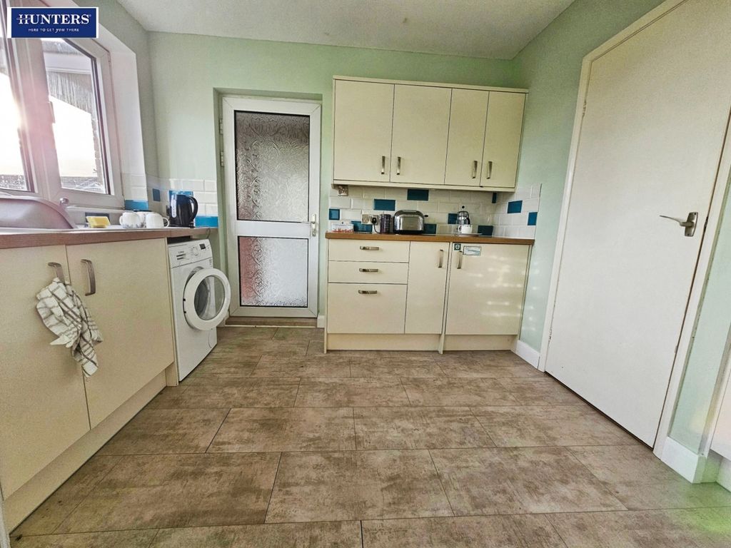 Property photo 3 of 21 Kitchen