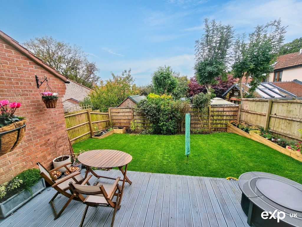 Property photo 2 of 28