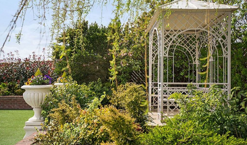 Property photo 3 of 20 Garden