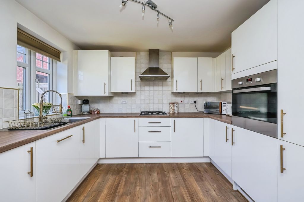 Property photo 1 of 14 Kitchen