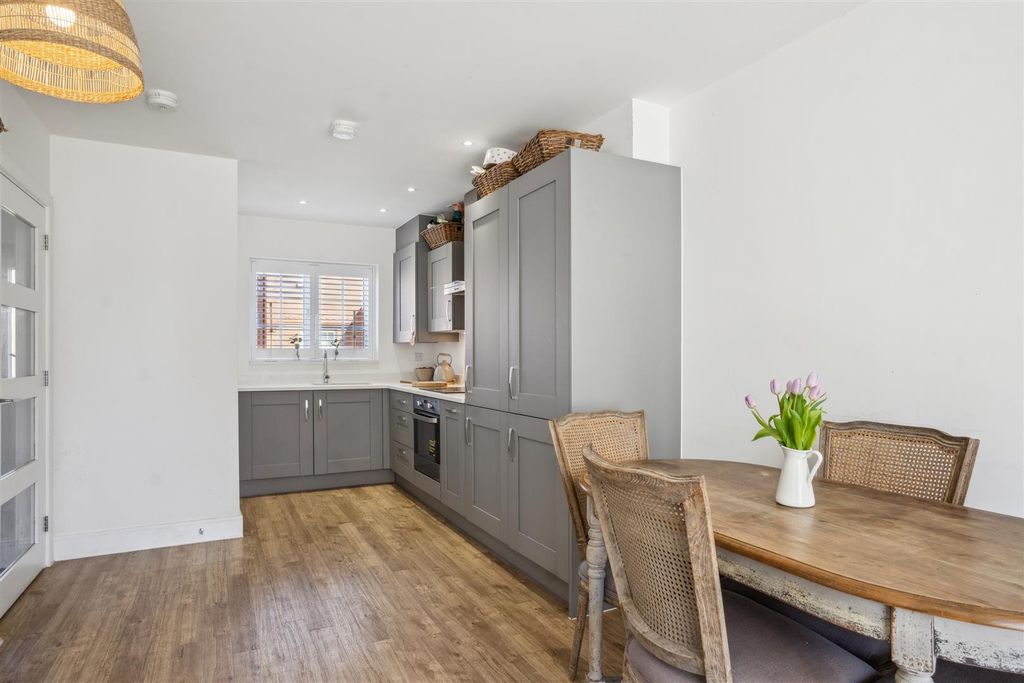 Property photo 2 of 19 Kitchen