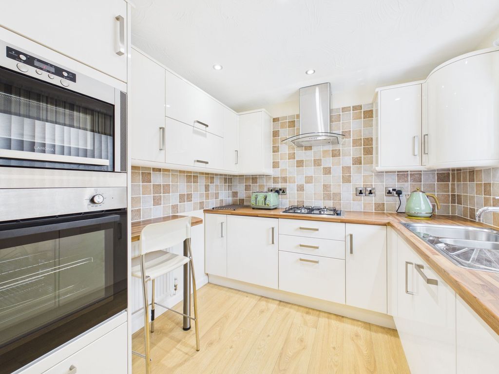Property photo 3 of 24 Breakfast Kitchen