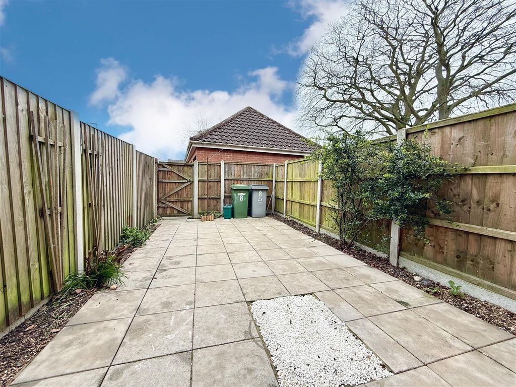 Property photo 3 of 14 Garden.Jpg