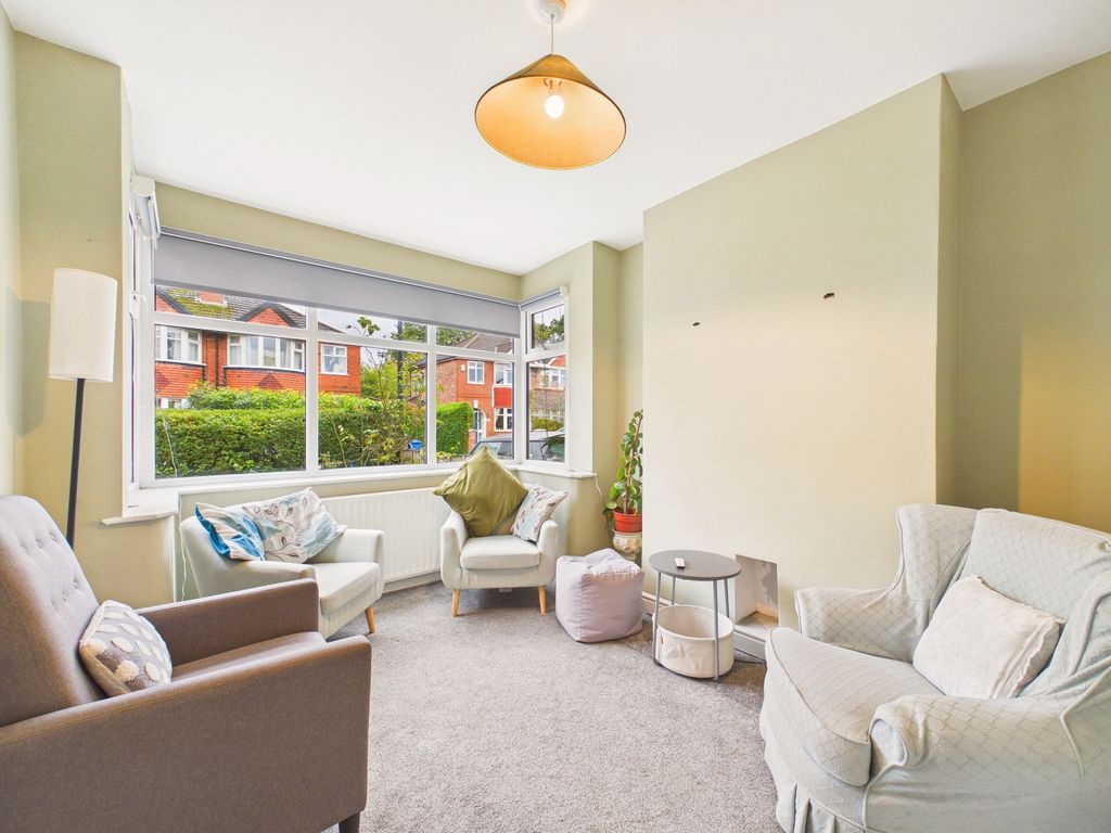 Property photo 2 of 11 Bamber Avenue Sale - Living Room - Ewemove