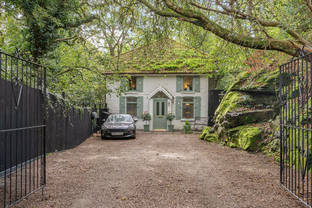 Property photo 1 of 33