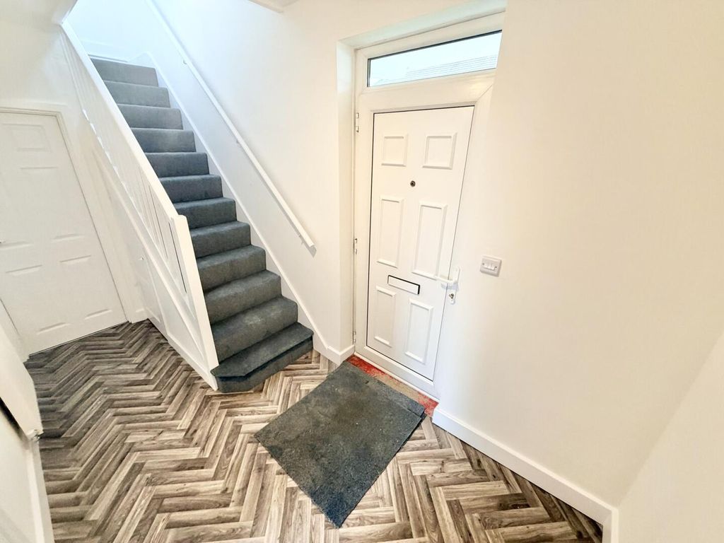 Property photo 2 of 13 Hallway