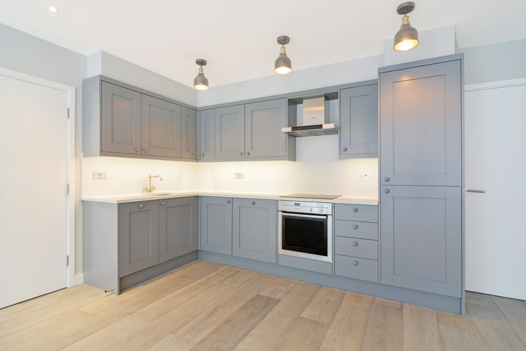 Property photo 2 of 9 976283