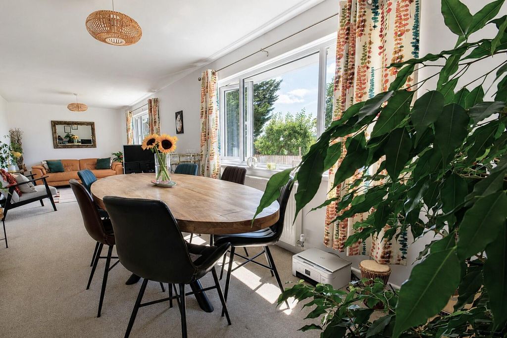 Property photo 2 of 22 Dining Room