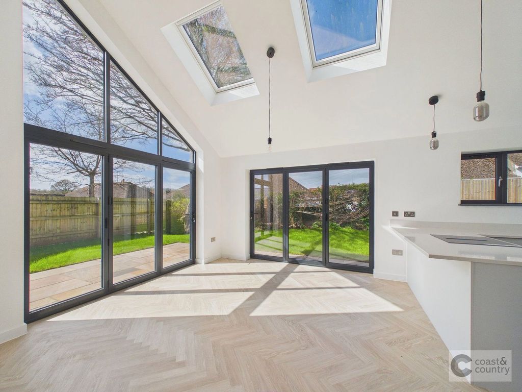 Property photo 3 of 37