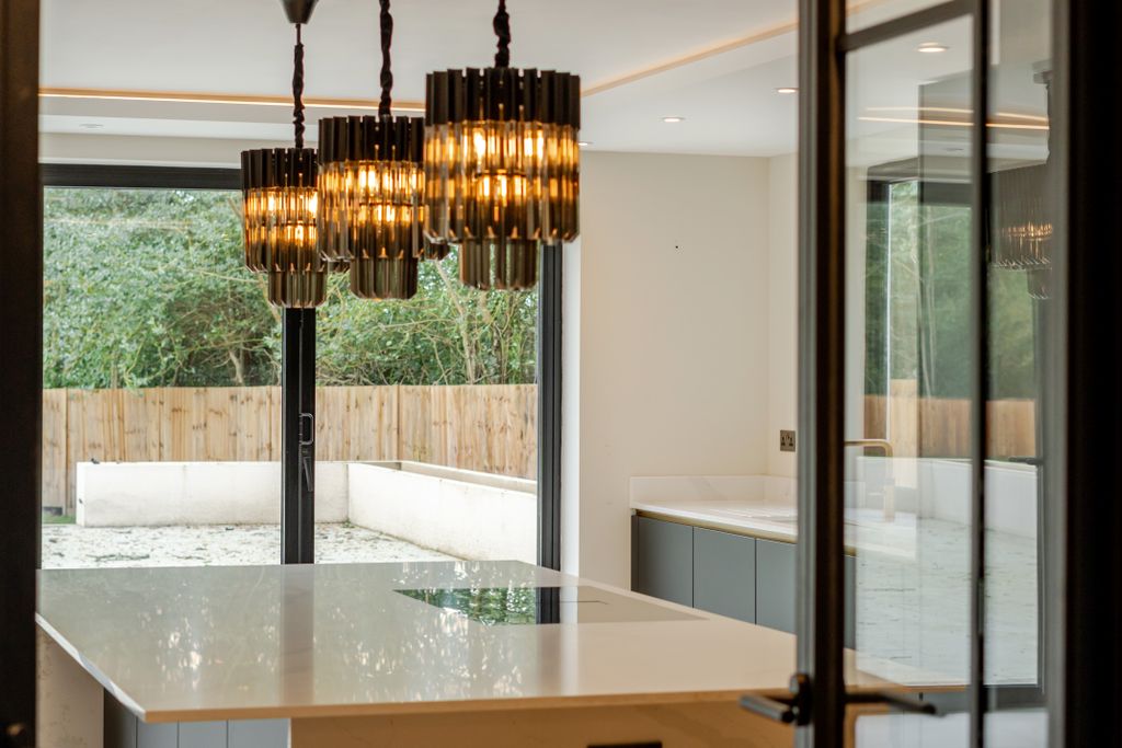 Property photo 3 of 37 1417107-32-699598297159F