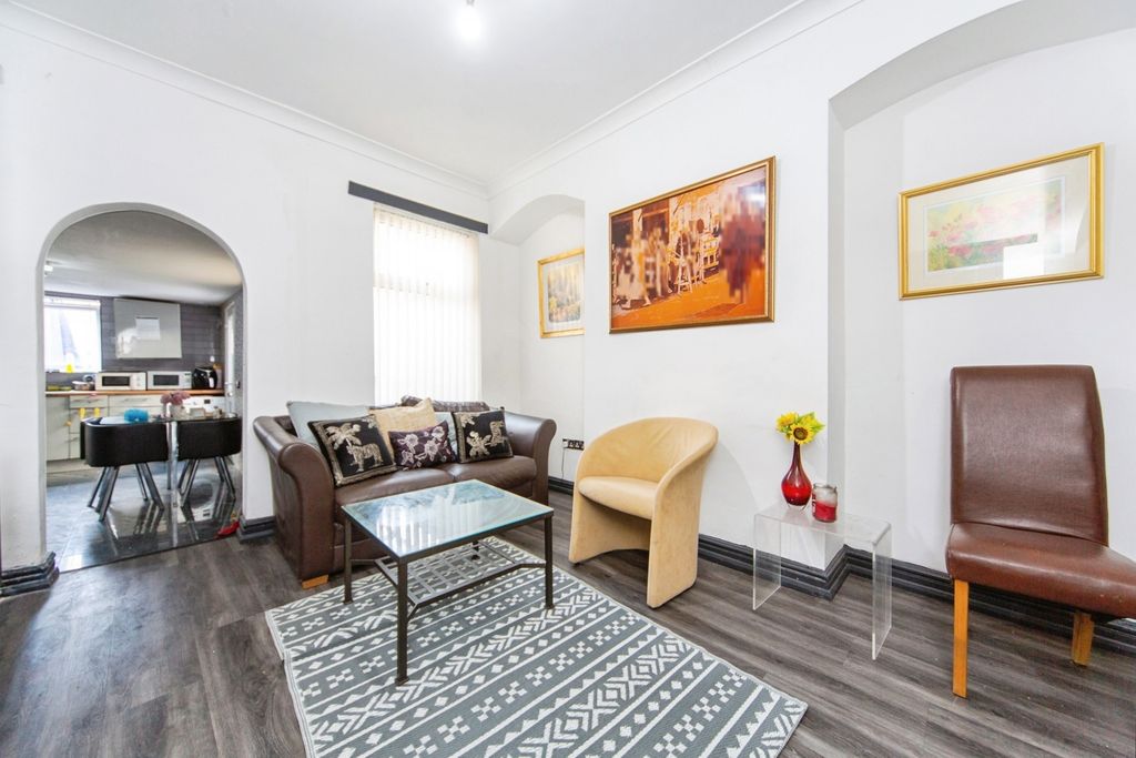 Property photo 3 of 20 Pbox-Img.Jpg