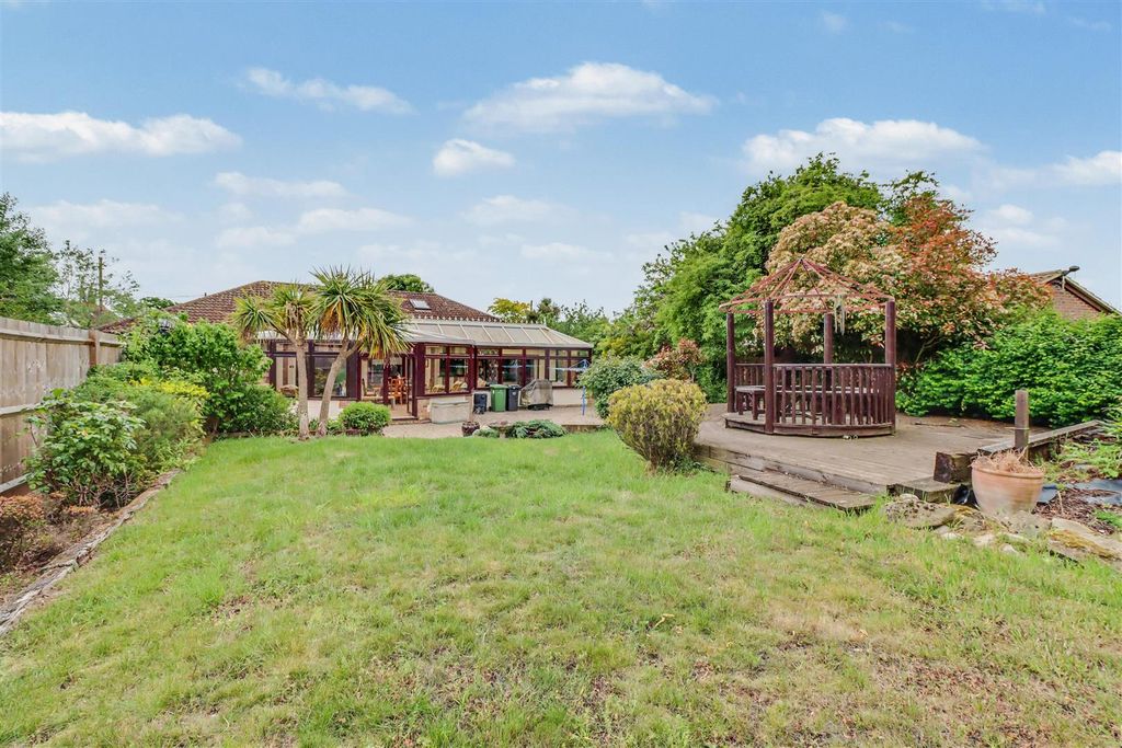 Property photo 3 of 27 Glen Innes Outside-8.Jpg