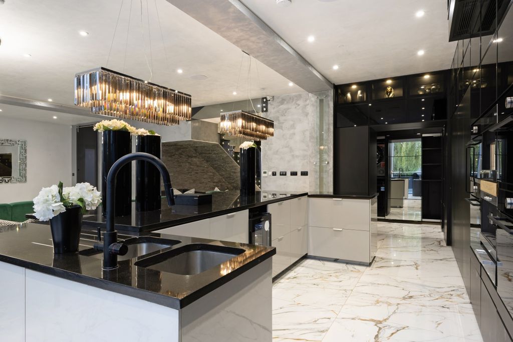 Additional image 13 of 5 bed detached house to rentWaggon Road, Barnet EN4