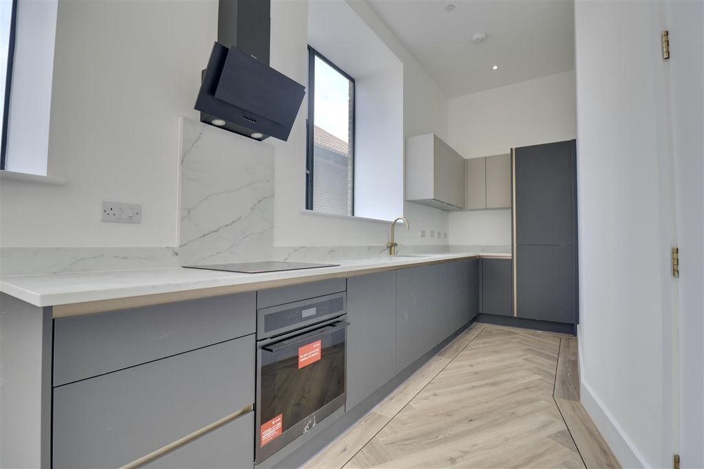 Property photo 1 of 10 72C6Cb02-4Be9-4A30-978B-4D0A2B6F0706_1_201_A.Jpeg