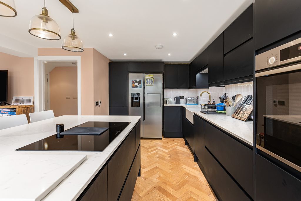 Property photo 3 of 26 Kitchen