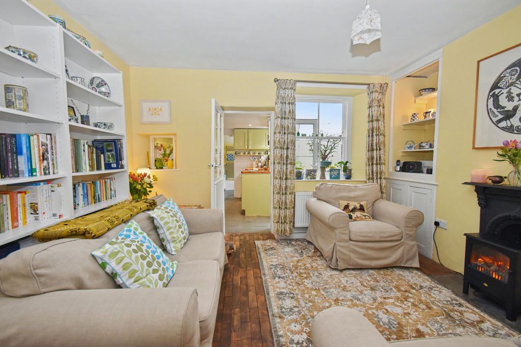 Property photo 3 of 17