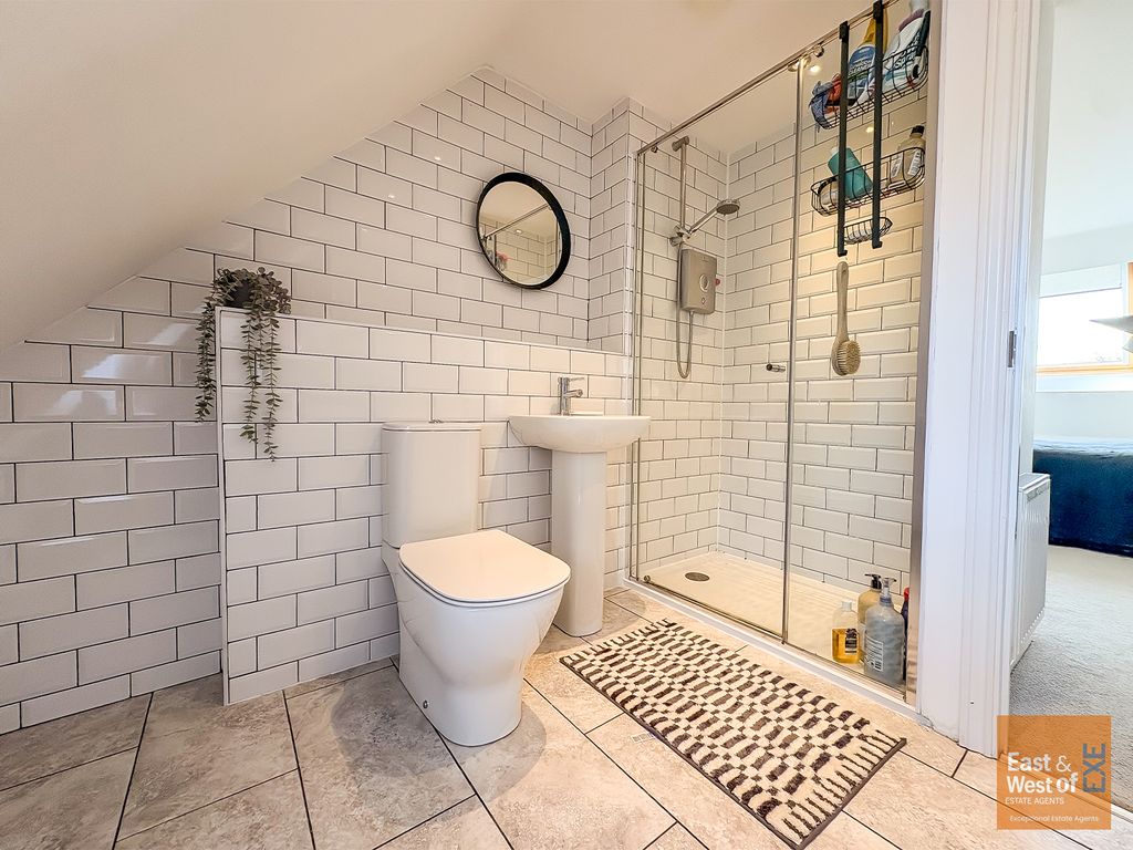 Property photo 3 of 12 Ensuite