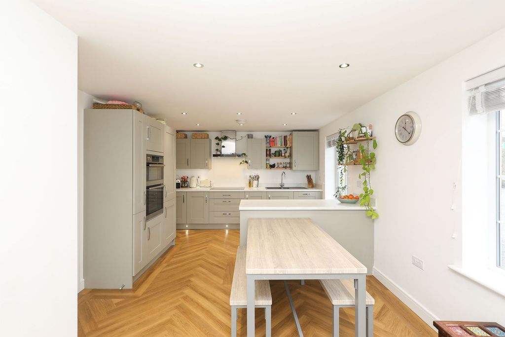 Property photo 2 of 30