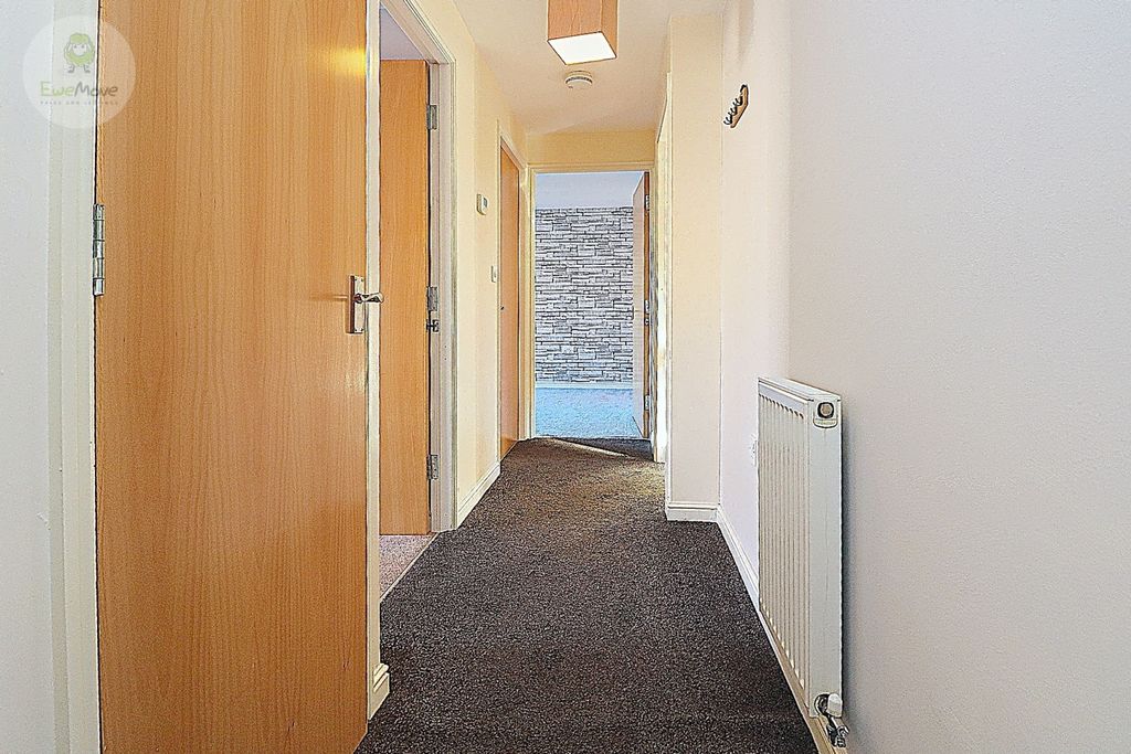 Property photo 2 of 11 72-Mallard-Close_00003