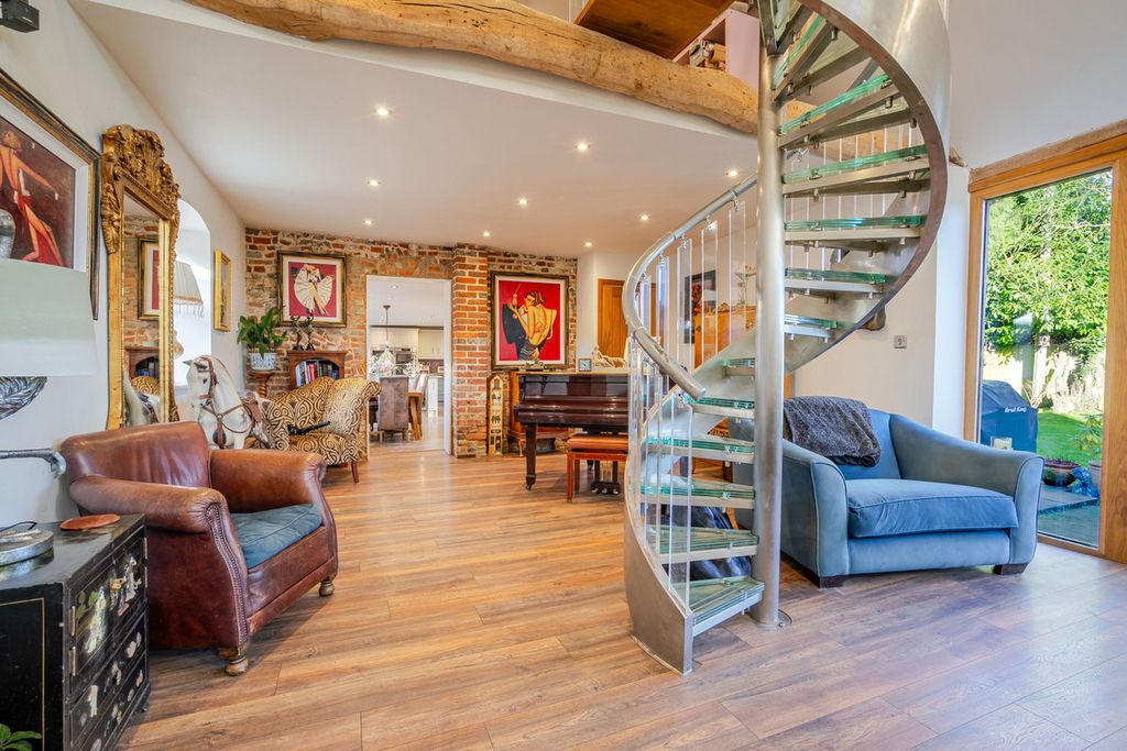 Property photo 1 of 25