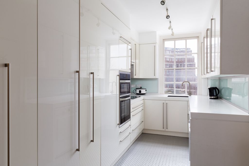 Property photo 3 of 5 55 Cranmer Court Sw3-2
