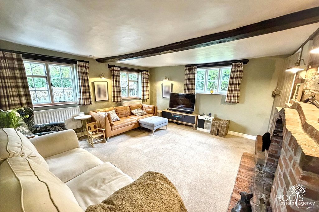 Property photo 3 of 21 Sitting Room