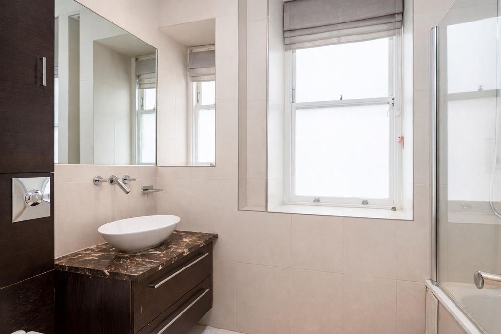 Property photo 3 of 6 120 Montagu Mansions 3 19.02.Png