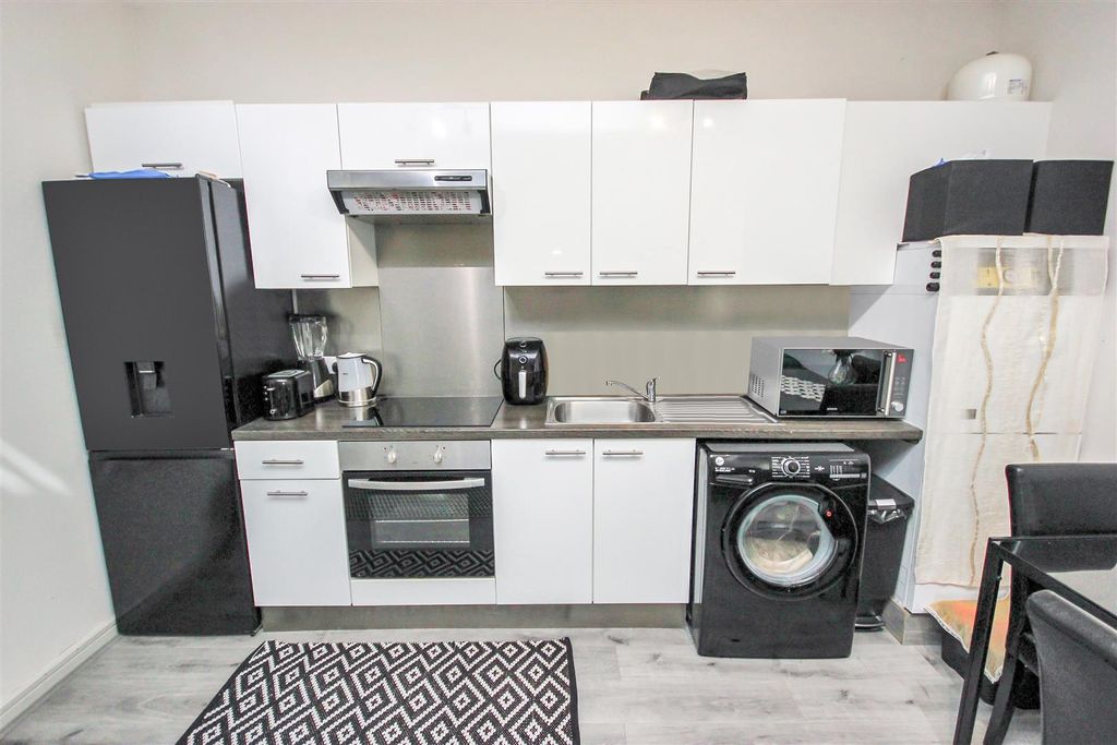 Property photo 3 of 10 Kitchen.Jpg