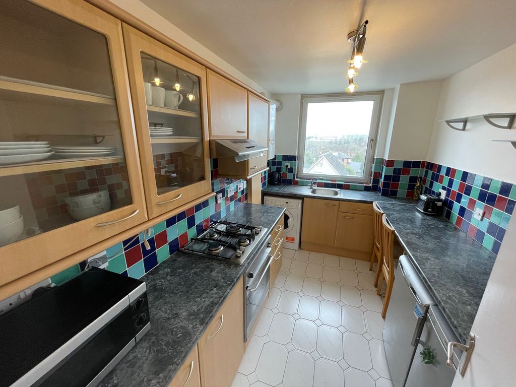 Property photo 3 of 8 Kitchen