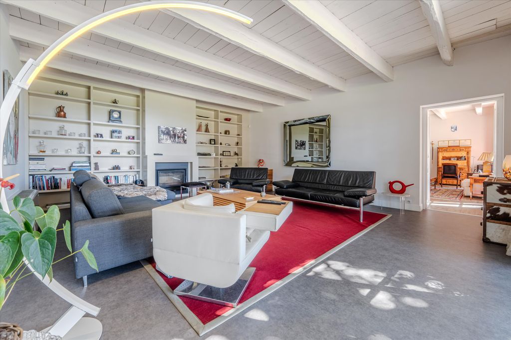 Property photo 2 of 35 Image