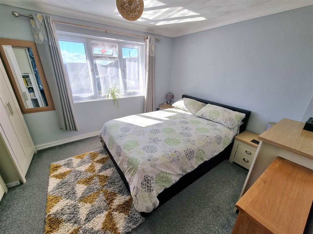 Property photo 3 of 14 Bed 1.Jpg