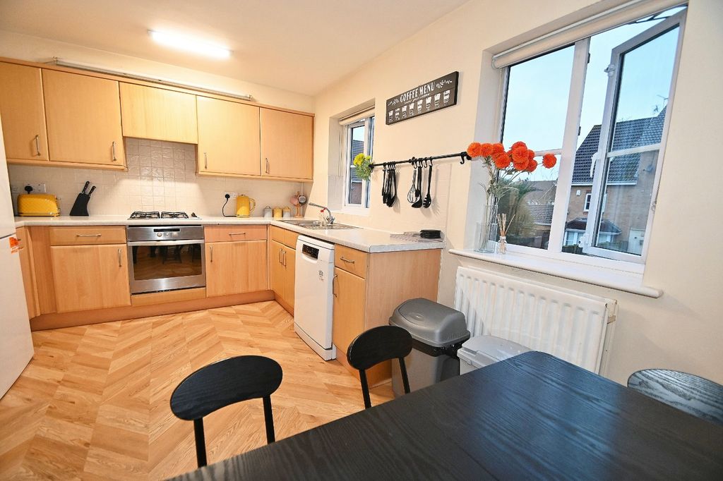 Property photo 3 of 15 Kitchen