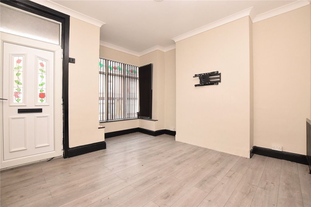 Property photo 2 of 15 Picture No. 16