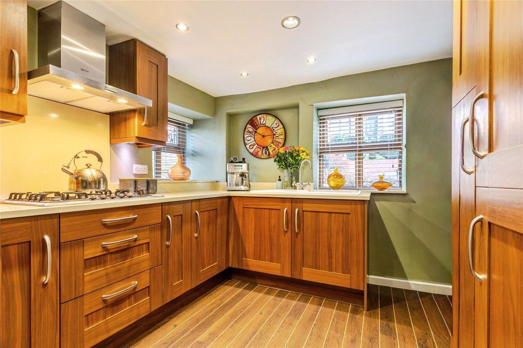 Property photo 2 of 22 Picture No. 24