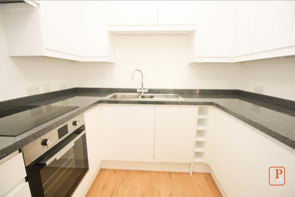 Property photo 2 of 6 Kitchen