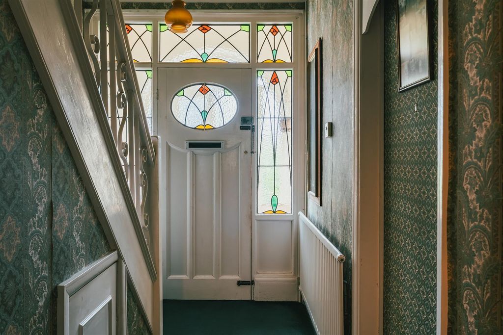 Property photo 3 of 25 Entrance Hallway