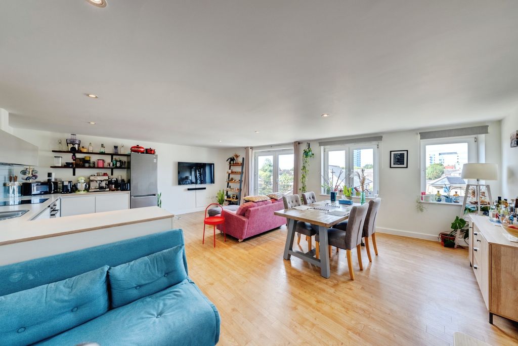 Property photo 2 of 32 A7S05574Hdr