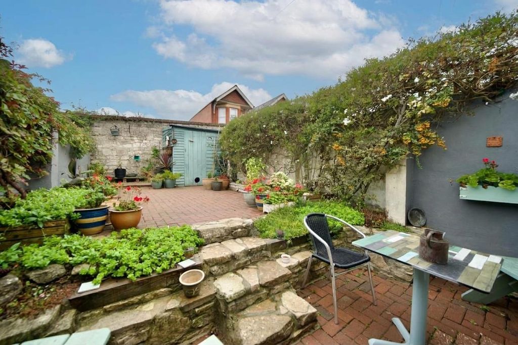 Property photo 3 of 19 Gemini_Generated_Image_Yl8Yb0Yl8Yb0Yl8Y.Png